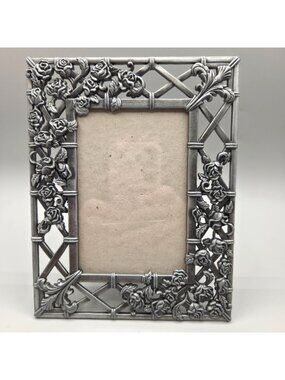 Garden Style Roses Picture Frame With Lattice Details For 3.5 x 5 Photos